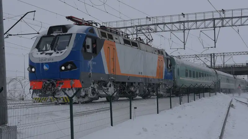В Казахстане сломался пассажирский поезд 