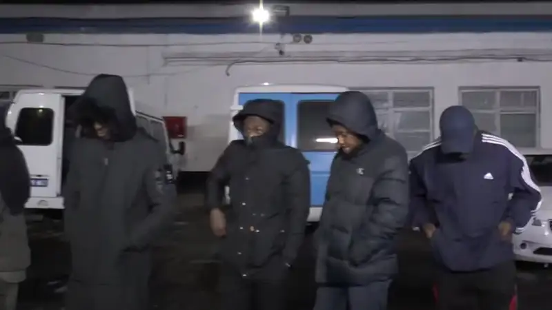 Африканцев депортировали из Алматы, фото - Новости Zakon.kz от 11.01.2024 16:36