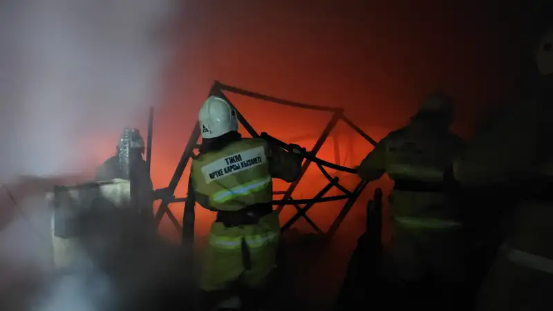 пожар на складе, фото - Новости Zakon.kz от 15.01.2024 06:15