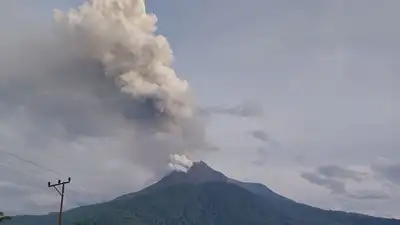 Тысячи людей эвакуировали в Индонезии из-за 40 извержений вулкана, фото - Новости Zakon.kz от 15.01.2024 14:33