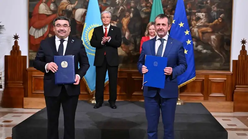 Церемония подписания документов между министрами Казахстана и Италии