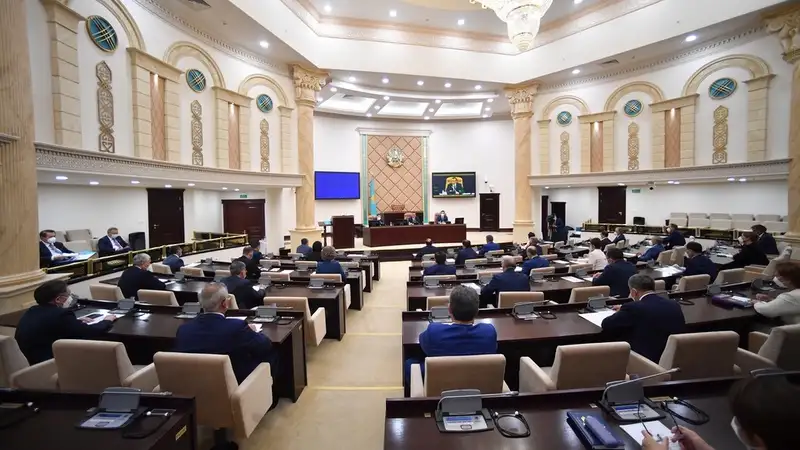 Почему Ерлан Кошанов созвал совместное заседание палат Парламента