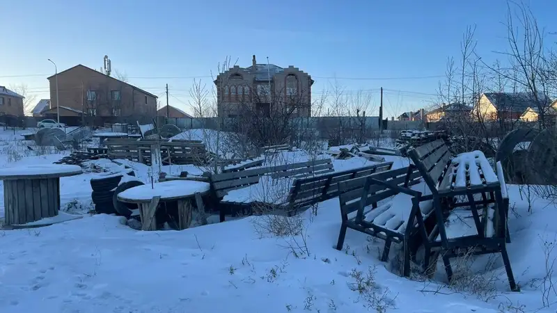 Лавочки в заброшенном парке Кокшетау, реконструкция парка, "Борцам революции", "Алаш арыстар", акимат Кокшетауы