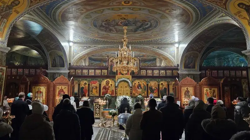 Как алматинцы отмечают крупнейший христианский праздник Крещение Господне