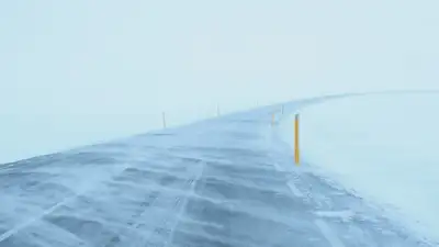 Метель, снег и гололед: дороги закрыты в трех областях Казахстана