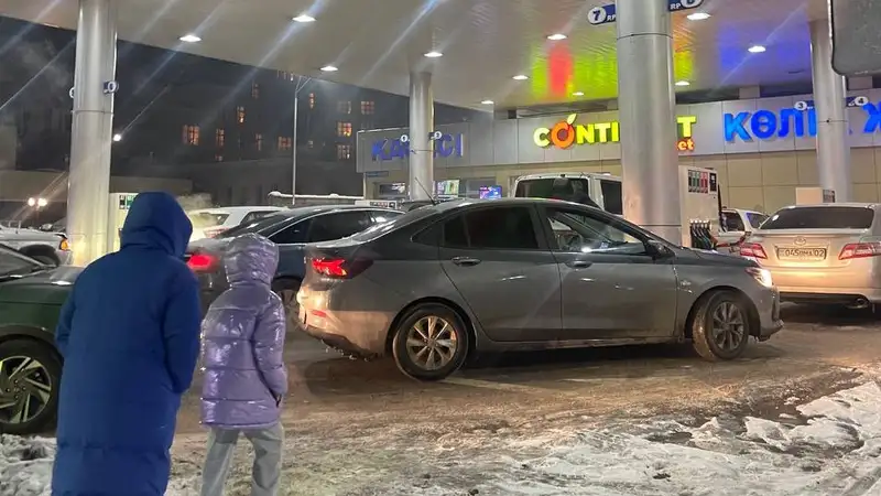 Огромные пробки, цены на такси взлетели: что происходит в Алматы из-за землетрясения