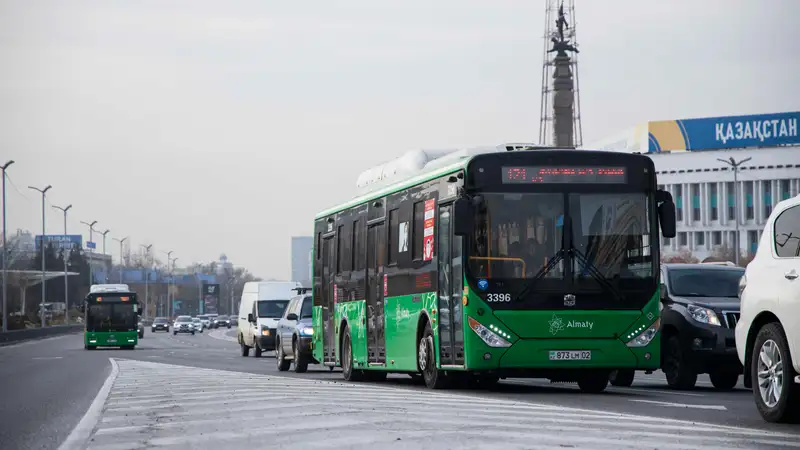 В автобусах Алматы появятся перегородки для водителей 