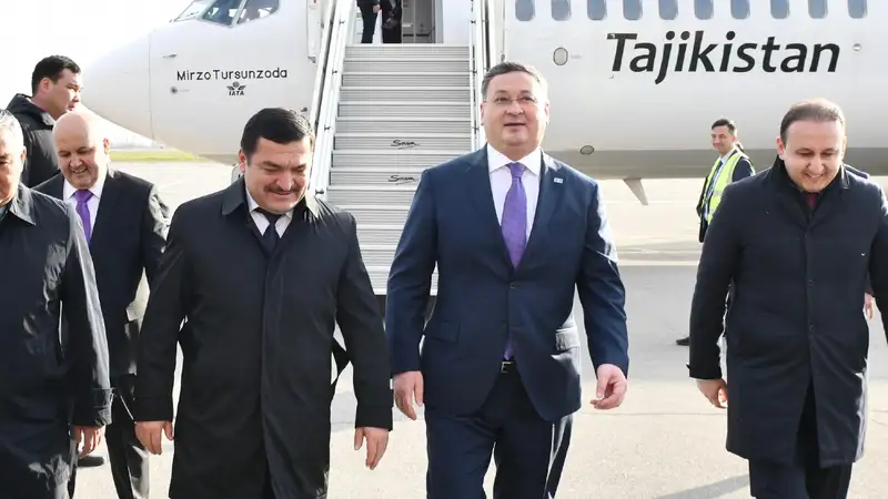 Глава МИД Казахстана с официальным визитом прибыл в Таджикистан