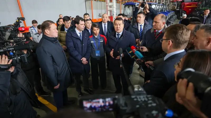 Алихан Смаилов посетил машиностроительные предприятия Костанайской области