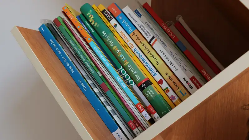 В Казахстане учителя по-новому будут выбирать учебники, фото - Новости Zakon.kz от 26.01.2024 17:27