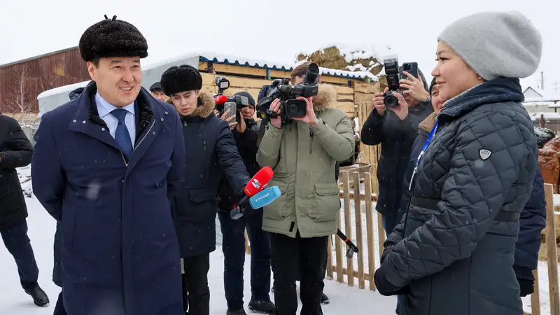 Смаилов посетил одно из фермерских хозяйств в Костанайской области, фото - Новости Zakon.kz от 26.01.2024 16:52