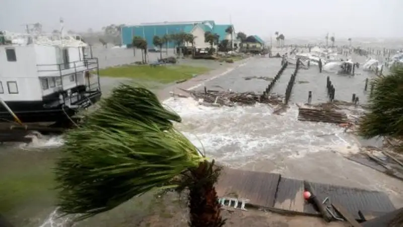 Число жертв урагана в США увеличилось до 29 человек