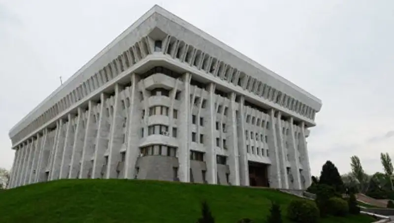 В Киргизии начали работу участки для голосования на референдуме