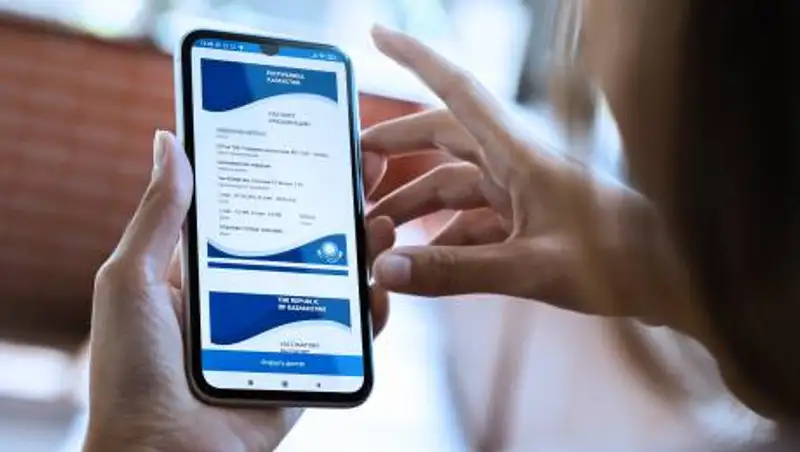 Руководителей двух поликлиник уволили в Алматы за продажу паспортов вакцинации