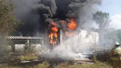 В Шымкенте сгорел трансформатор, фото - Новости Zakon.kz от 29.06.2022 07:19