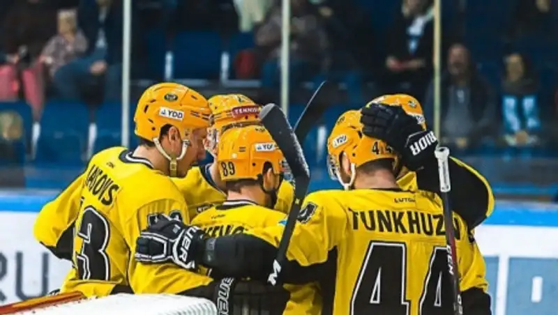 "Сарыарка" одолела СКА-Неву и вернула плей-офф ВХЛ в Караганду