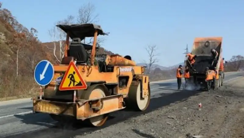 В Казахстане активно восстанавливают размытые паводками участки дорог