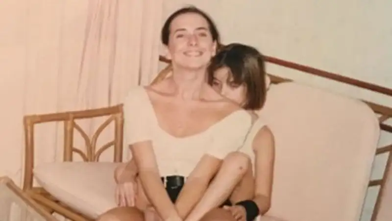 Сестра Жанны Фриске опубликовала раритетные семейные снимки