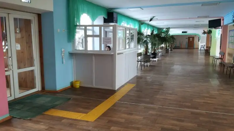 школьный коридор , фото - Новости Zakon.kz от 20.02.2023 13:46