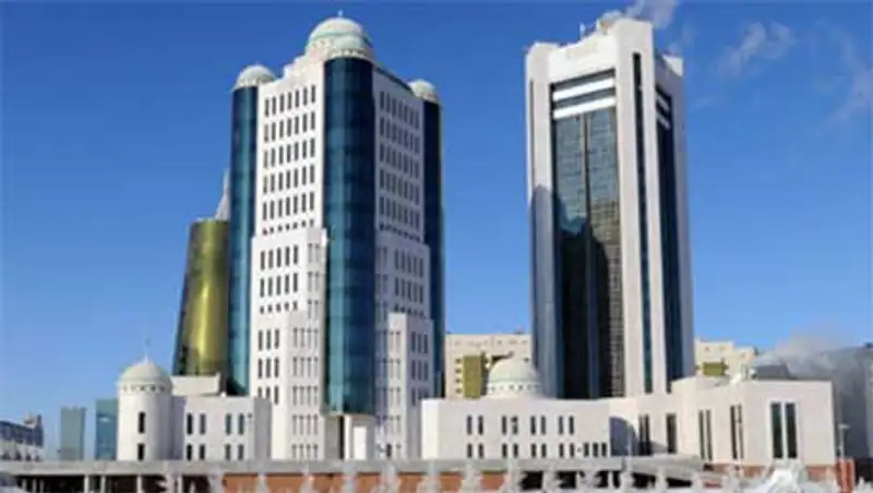 В Парламенте знают, где работают бездари и дармоеды, фото - Новости Zakon.kz от 24.10.2013 21:55