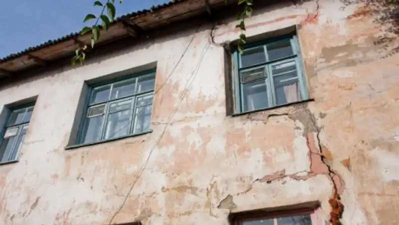 Жители Кызылорды идут на риск ради внимания властей к аварийному жилью