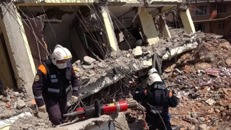 Двух пропавших в Непале российских дипломатов нашли мертвыми и пытаются вернуть домой