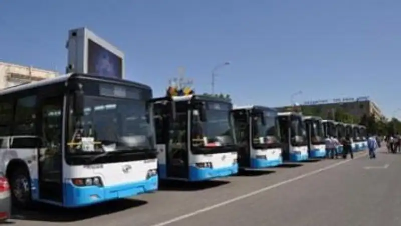 В Алматы водителей автобусов уличили в болтливости