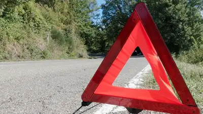 Совершивший аварию водитель погиб на трассе близ Темиртау , фото - Новости Zakon.kz от 14.05.2023 02:20