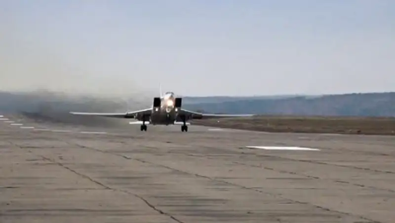 Названы подозреваемые в атаке на российские базы в Сирии