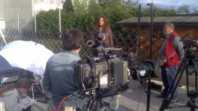 Журналисты перед домом Йозефа Фритцля, фото - Новости Zakon.kz от 11.05.2023 11:08