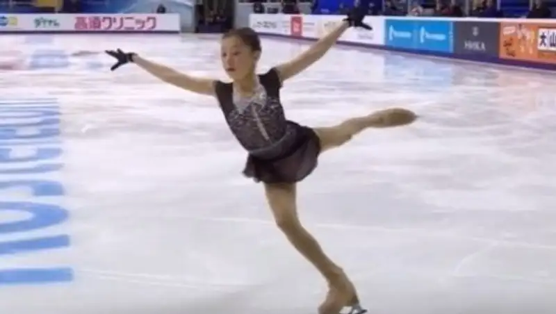 Элизабет Турсынбаева идет третьей после короткой программы на Турнире четырех континентов