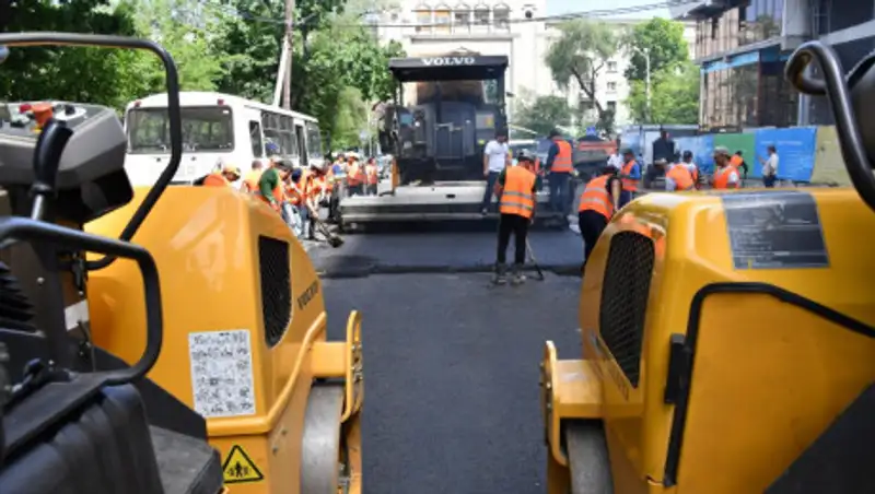 В десяти микрорайонах Алматы построят новые дороги
