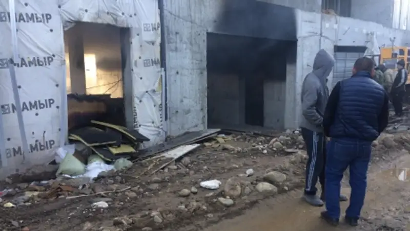 В Алматы на стройке 12-ти этажного здания произошел пожар