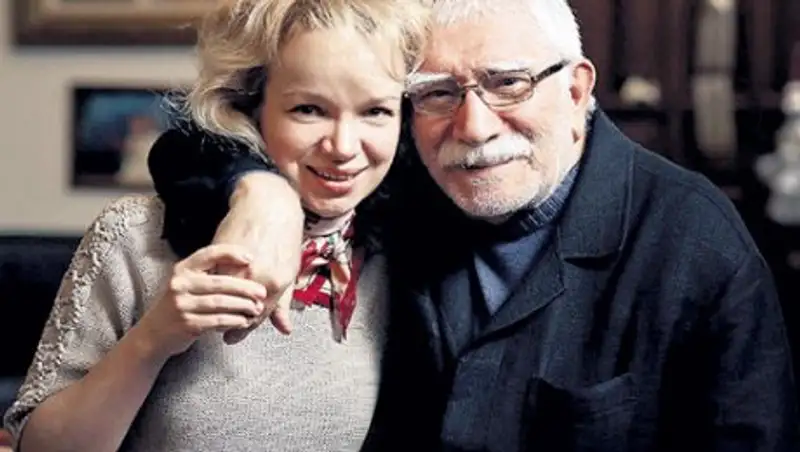 Джигарханян развелся с молодой женой