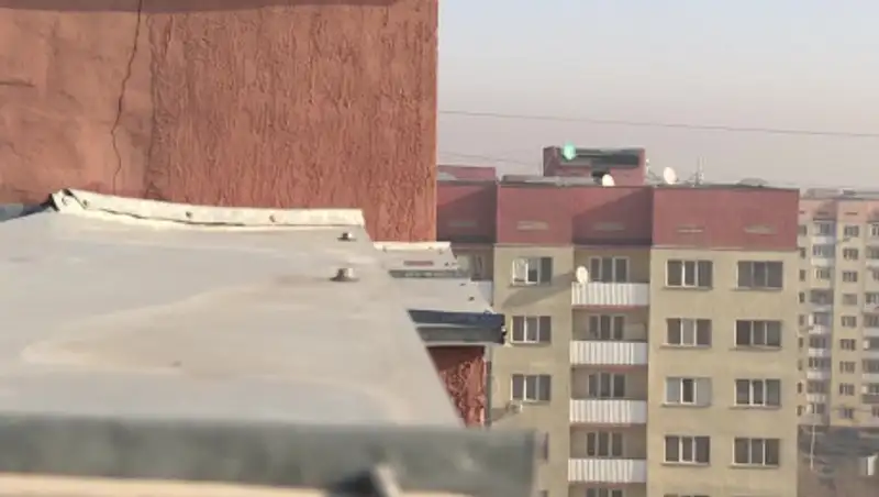 Всех жителей накренившегося дома в Зердели-6 переселили