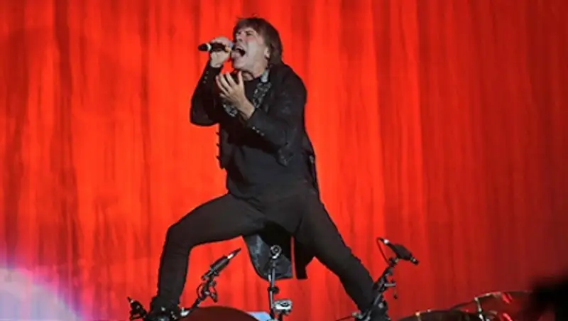 Вокалист Iron Maiden вылечился от рака