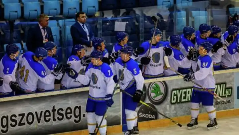 Казахстанские хоккеисты разгромили Латвию в первом матче Универсиады