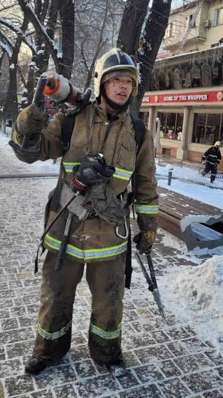 Крупный пожар в Алматы: в ДЧС рассказали подробности, фото - Новости Zakon.kz от 12.01.2023 17:53