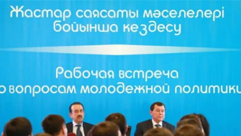 Правительству предложили создать межведомственную комиссию по делам молодежи