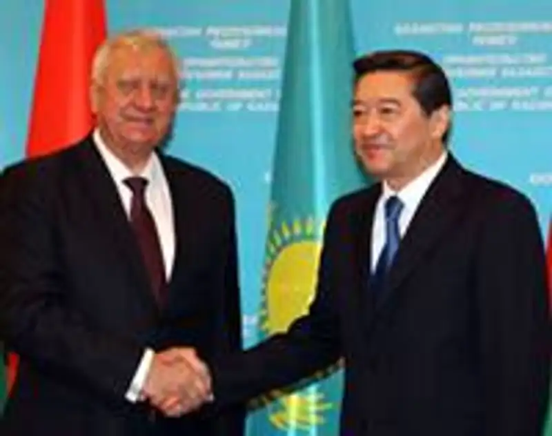 Беларусь заявляет о готовности делиться с Казахстаном технологиями в машиностроении и химической промышленности