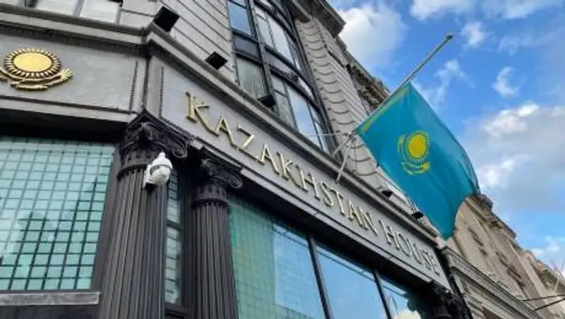 Над посольствами Казахстана за рубежом приспущены флаги