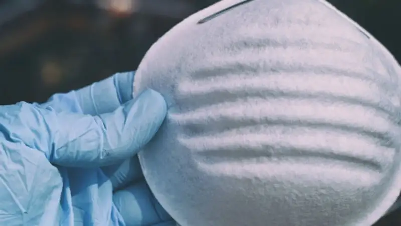 Переболевший COVID-19 вновь заразился коронавирусом в Европе