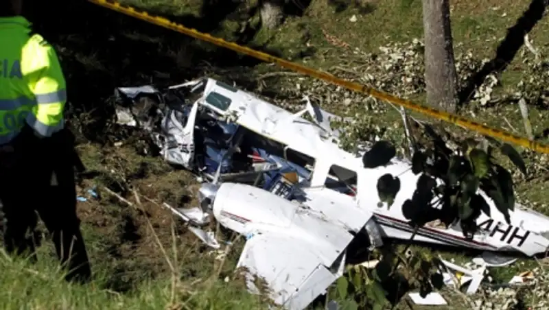 Эксперты не могут определить причины крушения самолета на съемках с Томом Крузом