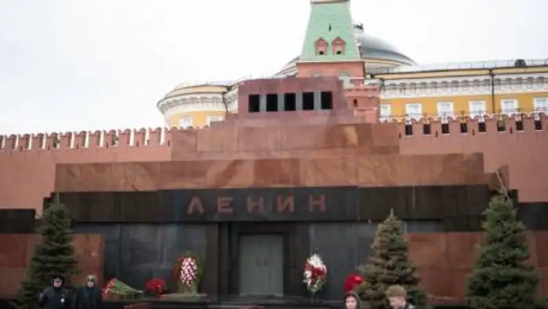 Жириновский предложил продать тело Ленина за $1 млрд