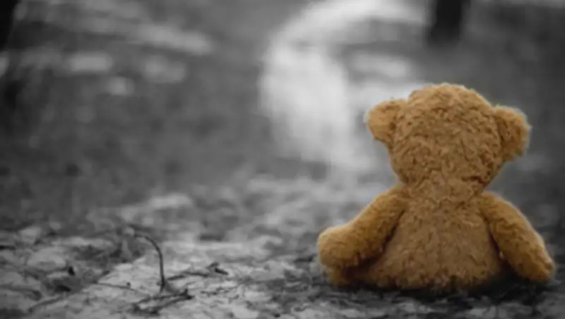 Видео издевательств над маленьким ребенком распространяется в соцсетях