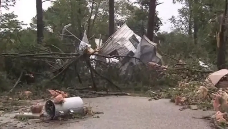 Мощный торнадо обрушился на Северную Каролину