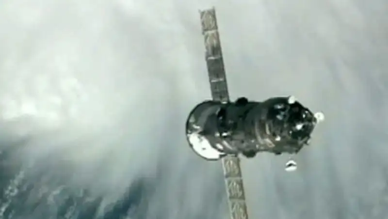 Из-за аварии "Прогресса" переносятся сроки возвращения космонавтов с МКС