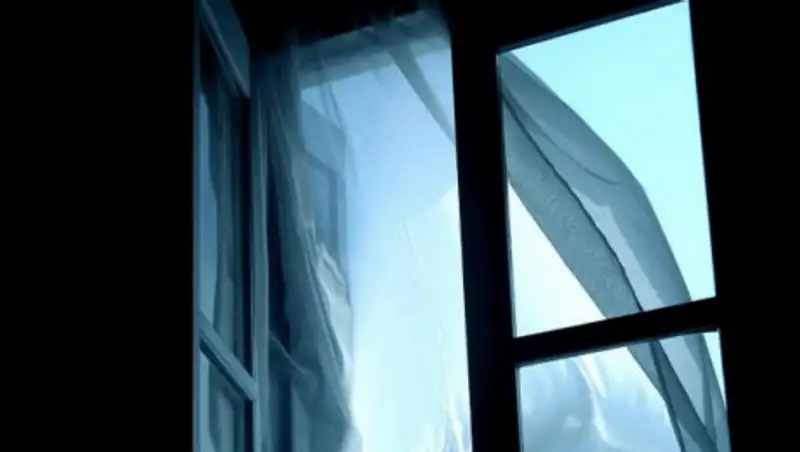 Четырехлетний мальчик выпал из окна пятого этажа в Петропавловске