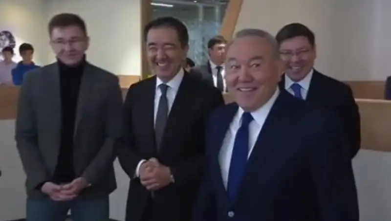 Назарбаев пошутил: Помогите Сагинтаеву