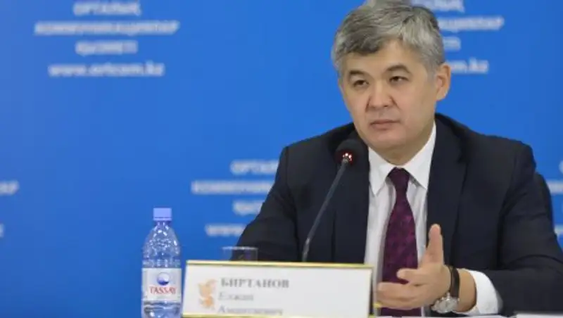 Биртанов призвал медиков забыть о буклетах